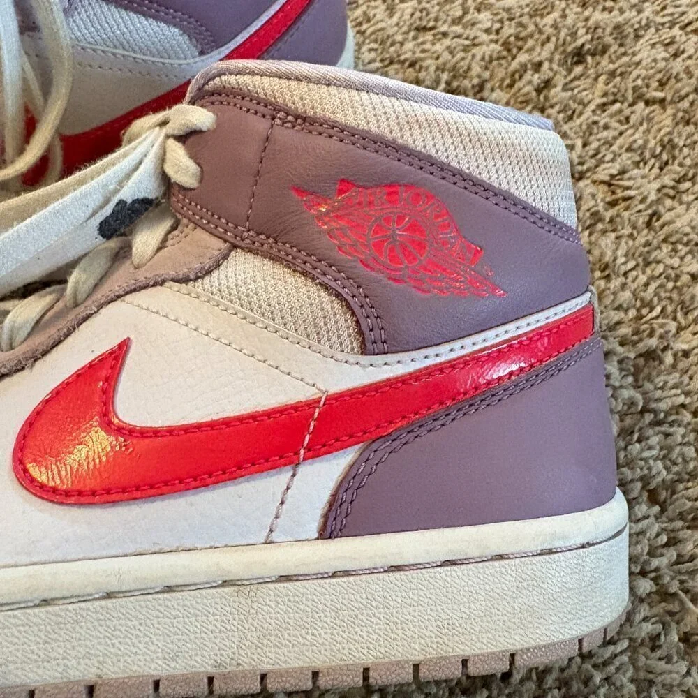 Nike Air Jordan 1 Mid Valentine's Day 2022 sneakers - Picture 2 of 7